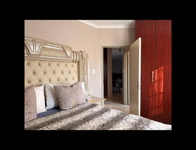 3 BEDROOM APARTMENT FOR SALE IN WATERVAL EAST